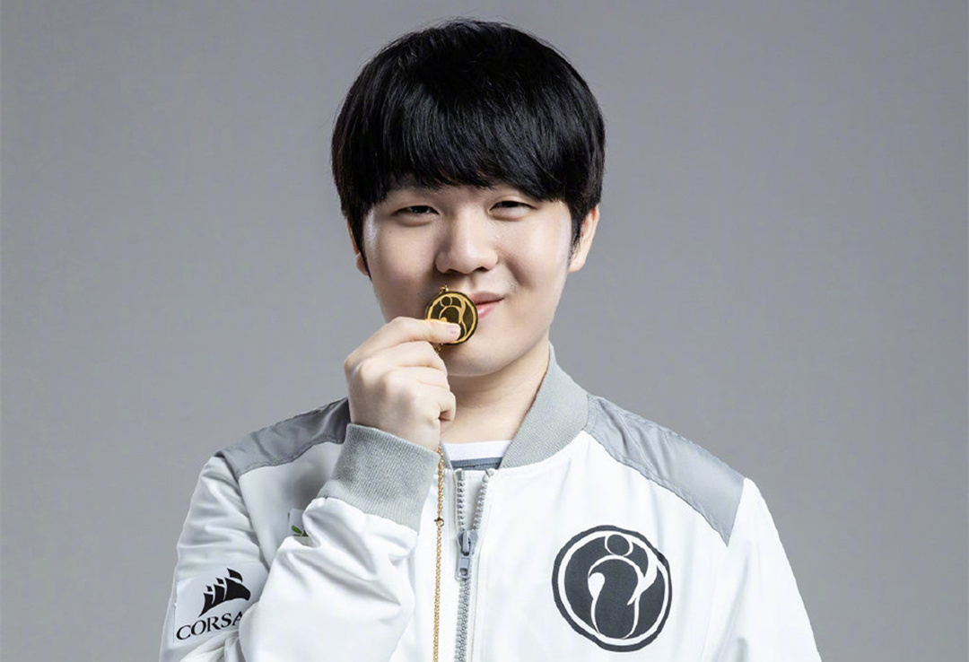 九游官方网站关于Rookie焦点对战，Karsa与90激战切尔西分钟，锐不可当胜负难料！赛场气氛高涨的信息